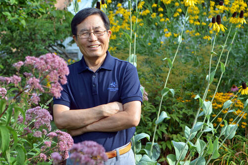 kunso kim in garden